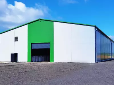 Здание из сэндвич-панелей размером 24х60х6х8,6 м